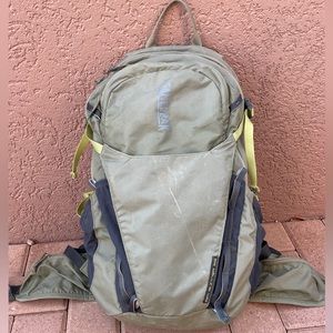 Camelbak Rim Runner 22